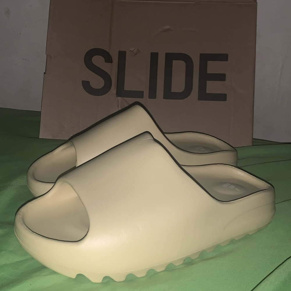 YEEZYXADIDAS SLIDE “DESERT SAND”